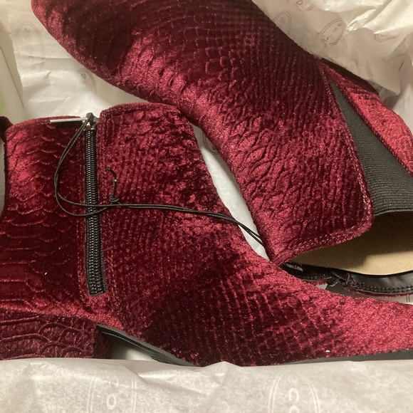 Boots - Picture 4 of 4